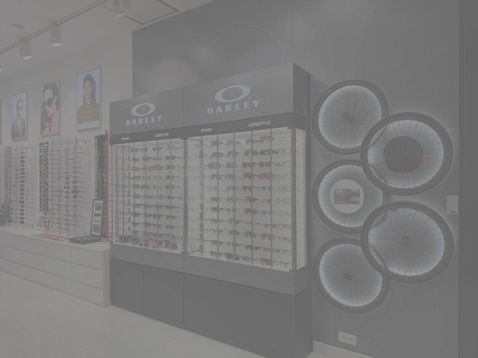 Strefa Oakley w salonie Unique Boutique Magnolia Park Wrocław